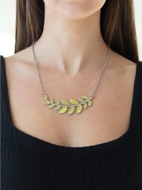 NWT - Paparazzi set, Frosted foliage yellow necklace with earrings